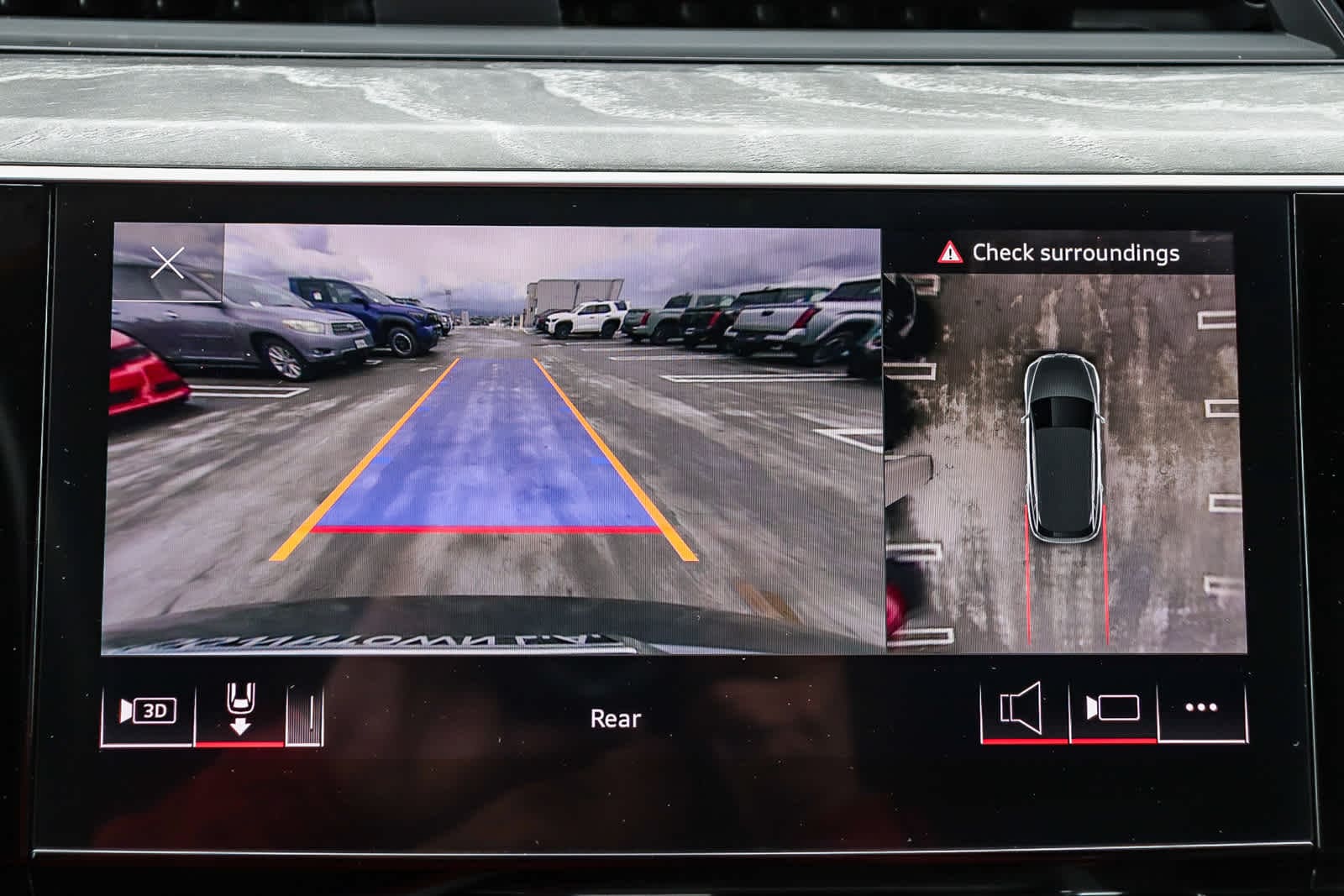 Thumbnail: 2022 Audi e-tron - 36