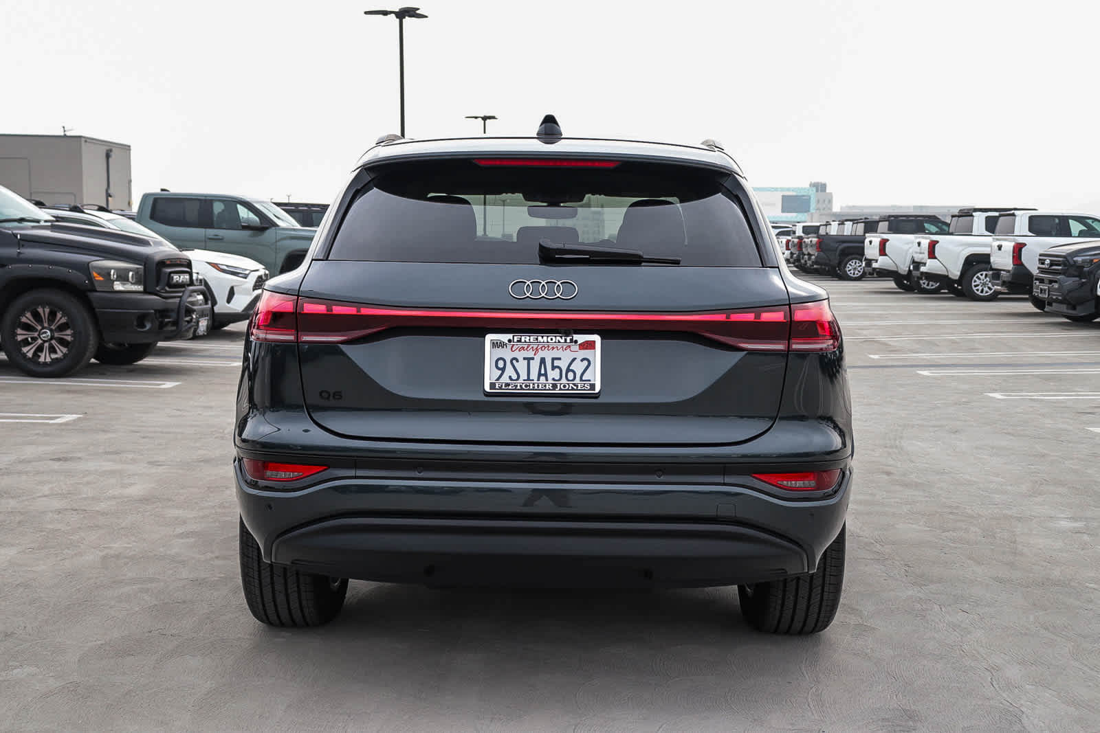 Thumbnail: 2025 Audi Q6 e-tron - 8