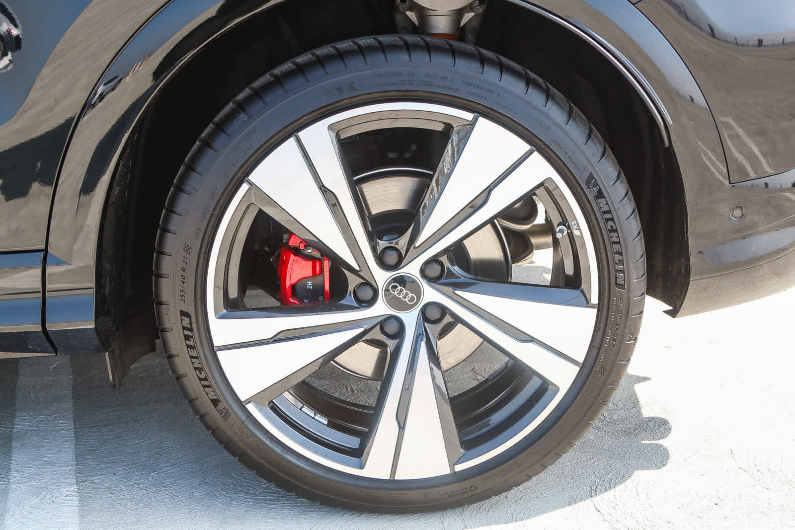 Thumbnail: 2025 Audi SQ5 - 13