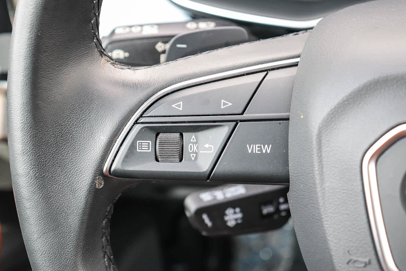 Thumbnail: 2023 Audi Q8 - 38