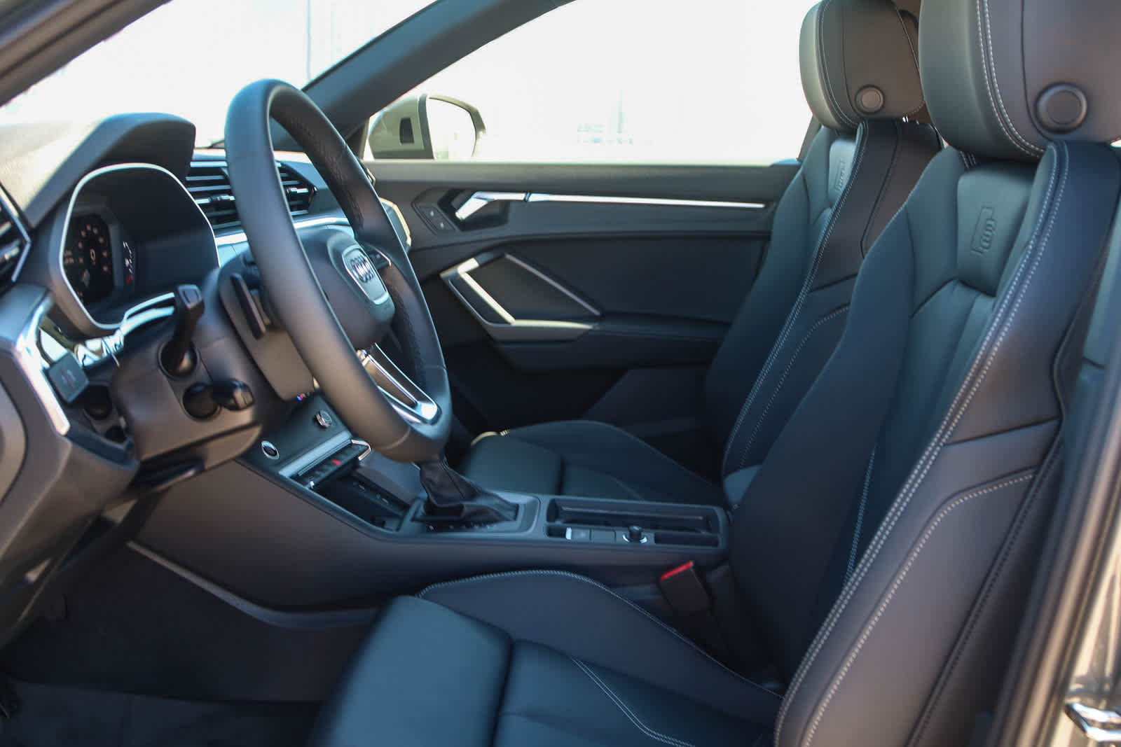 Thumbnail: 2025 Audi Q3 - 26