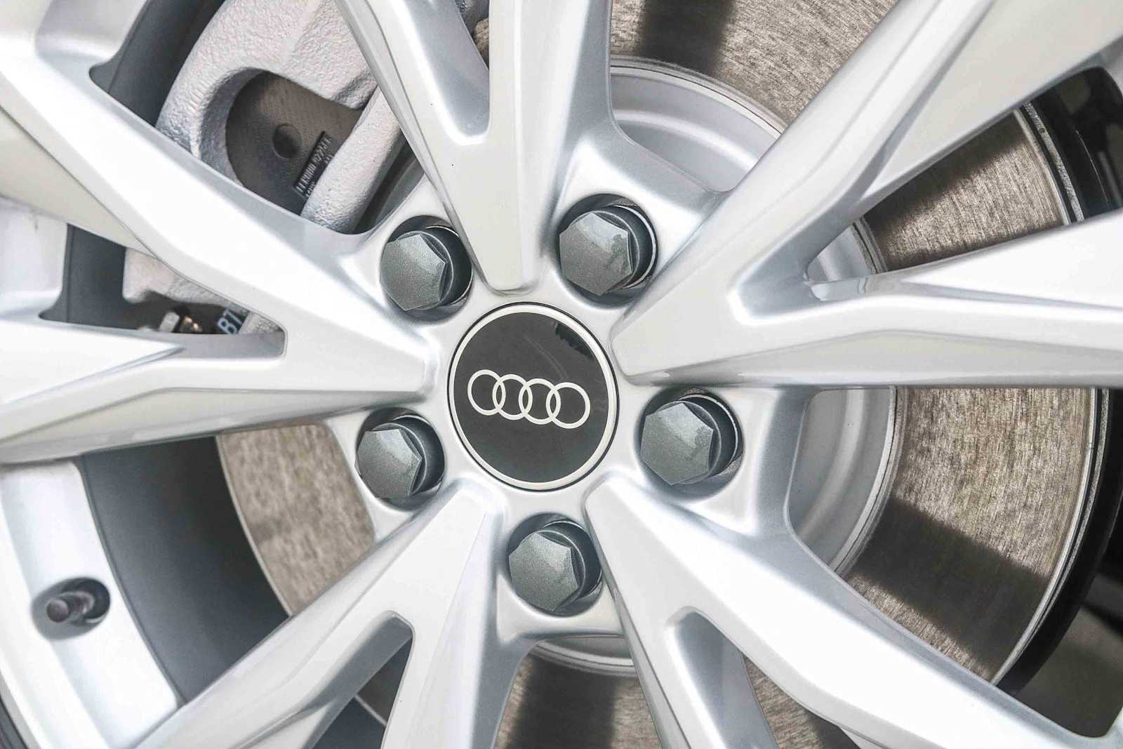 Thumbnail: 2025 Audi Q3 - 16