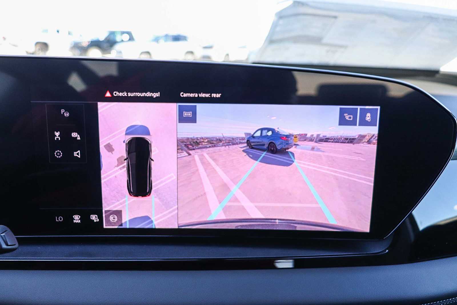 Thumbnail: 2025 Audi Q6 e-tron - 33