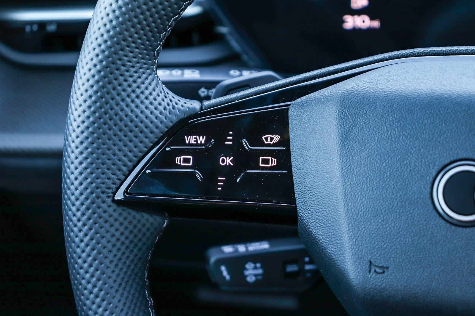 Thumbnail: 2025 Audi SQ5 - 18