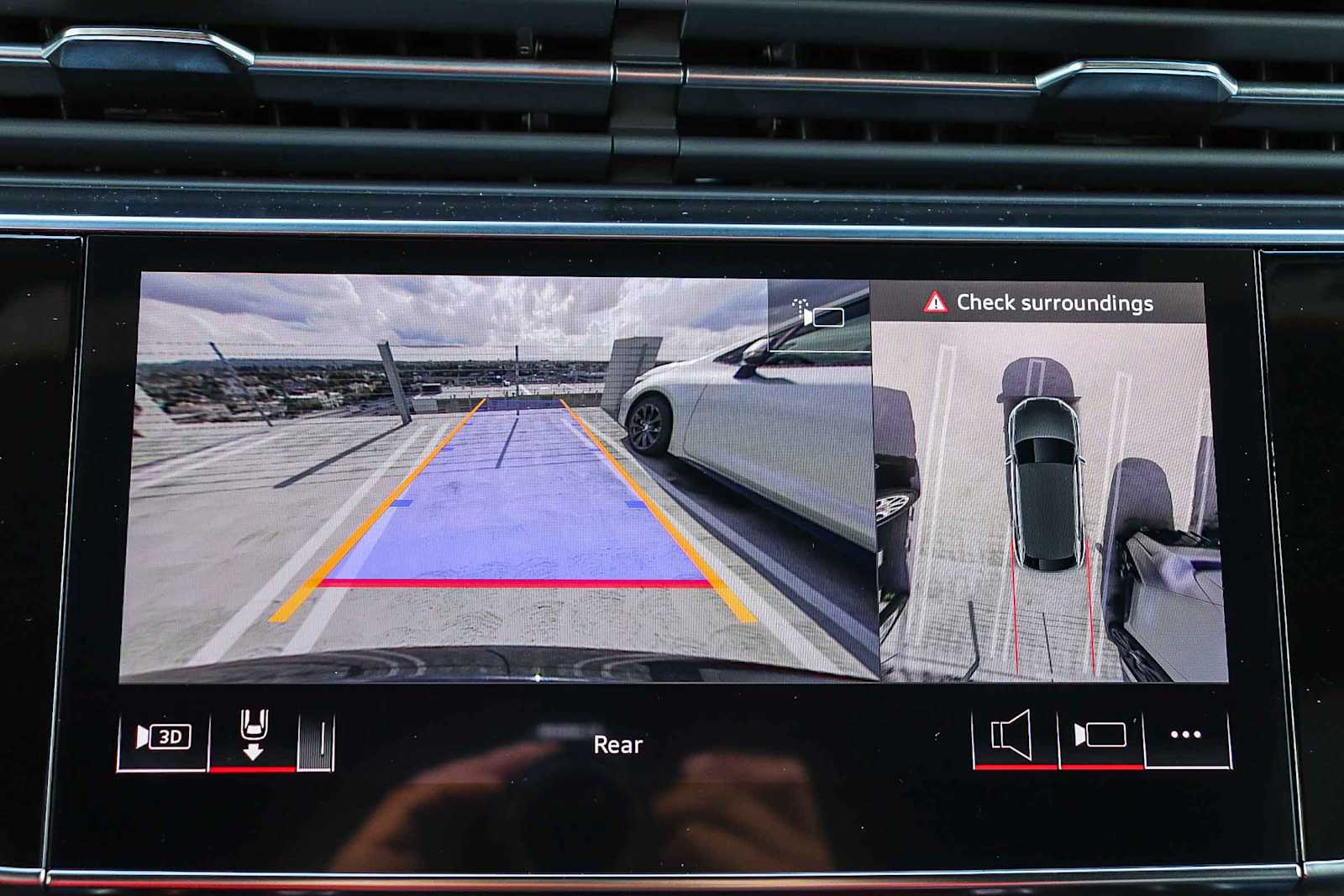 Thumbnail: 2026 Audi Q8 - 35