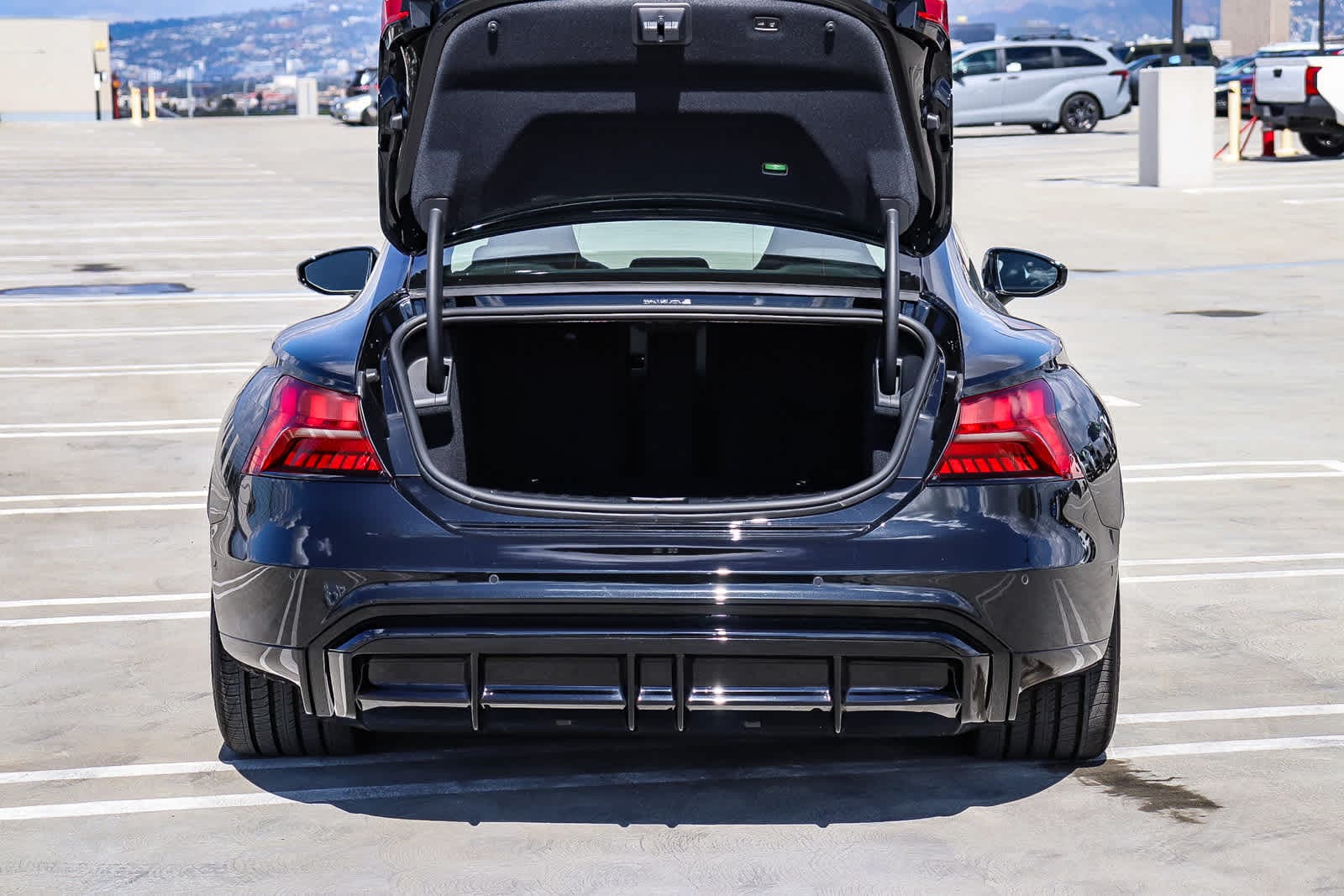 Thumbnail: 2026 Audi e-tron GT - 38