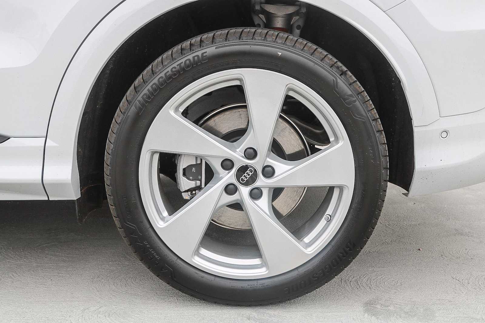 Thumbnail: 2025 Audi Q5 - 10