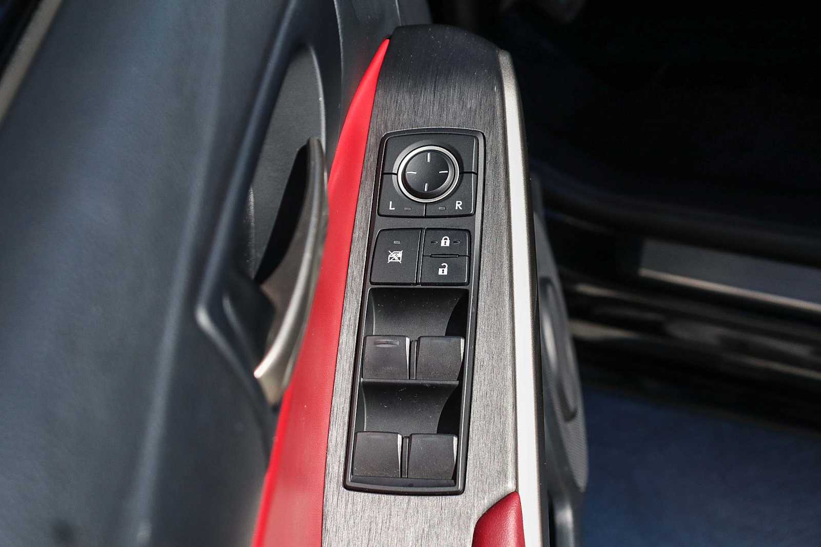 Thumbnail: 2019 Lexus IS - 30