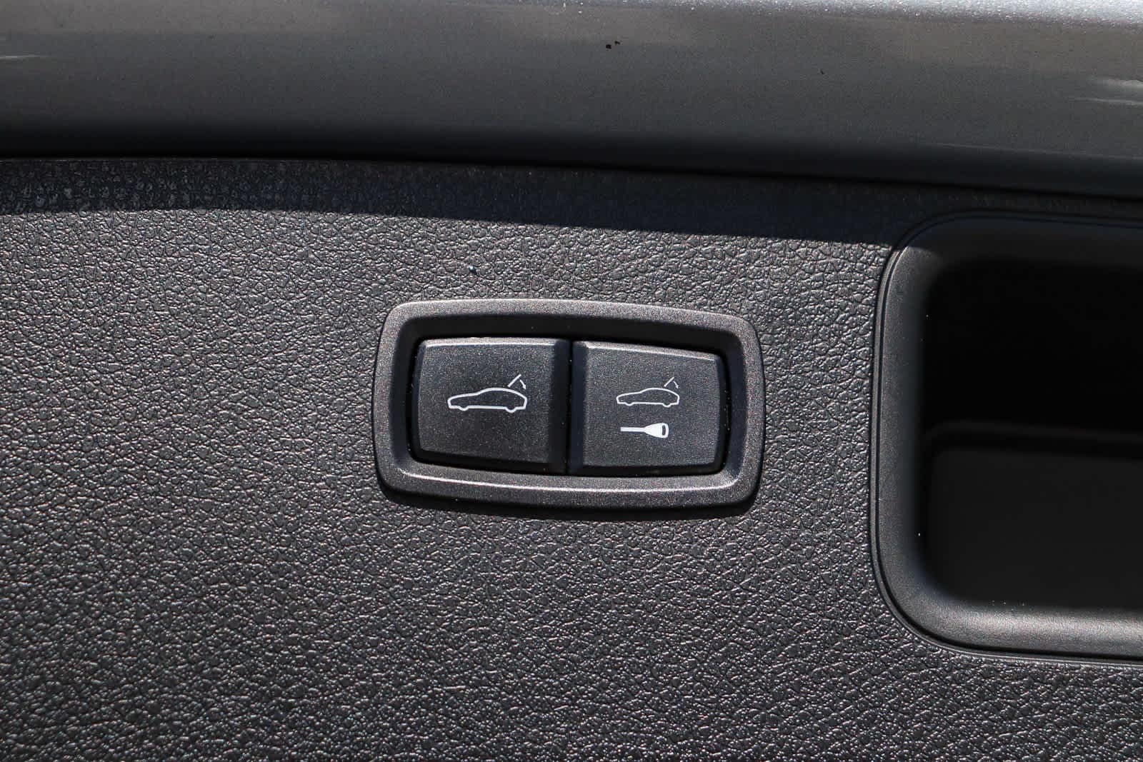 Thumbnail: 2020 Porsche Macan - 37