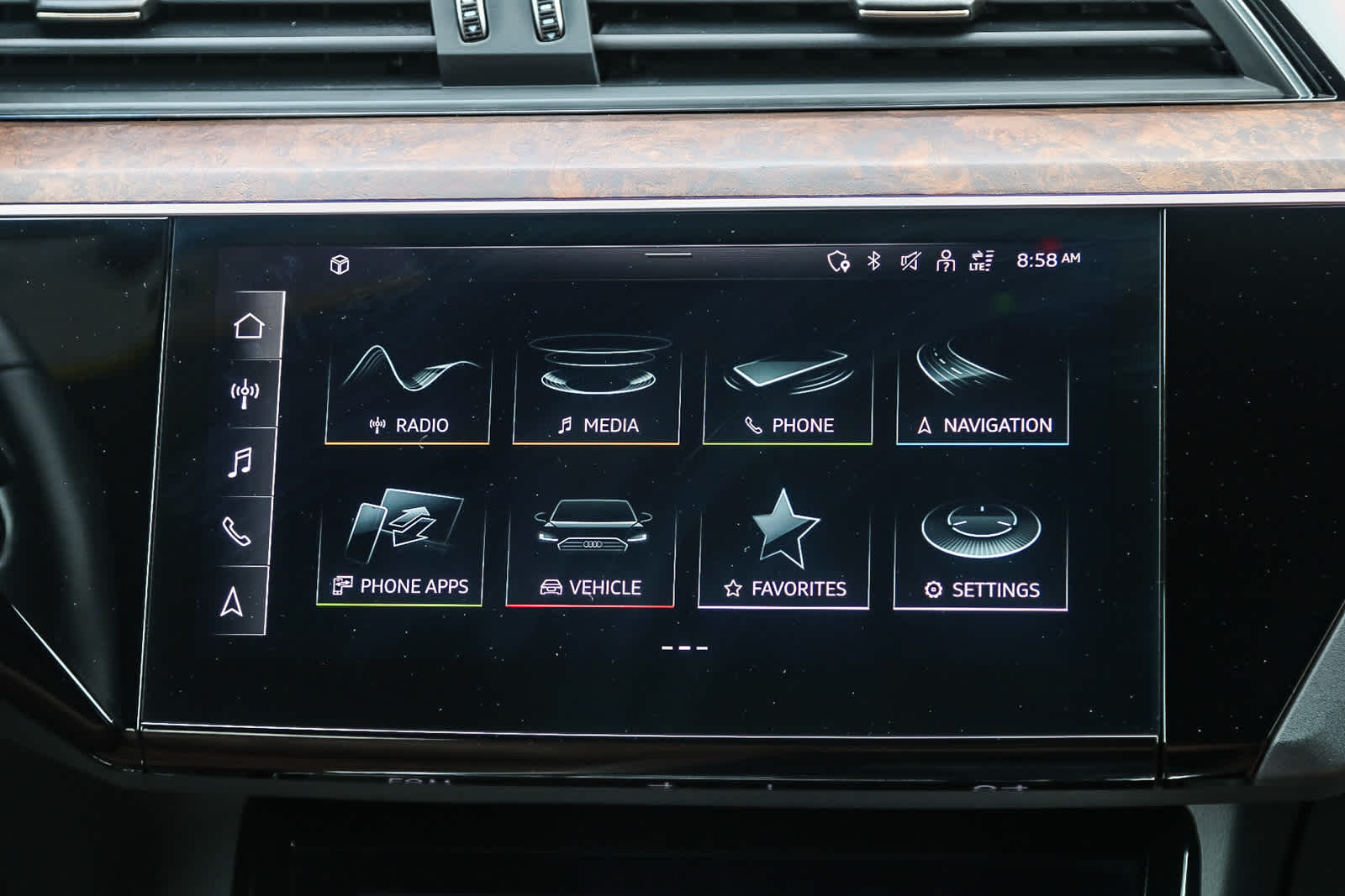 Thumbnail: 2022 Audi e-tron - 15