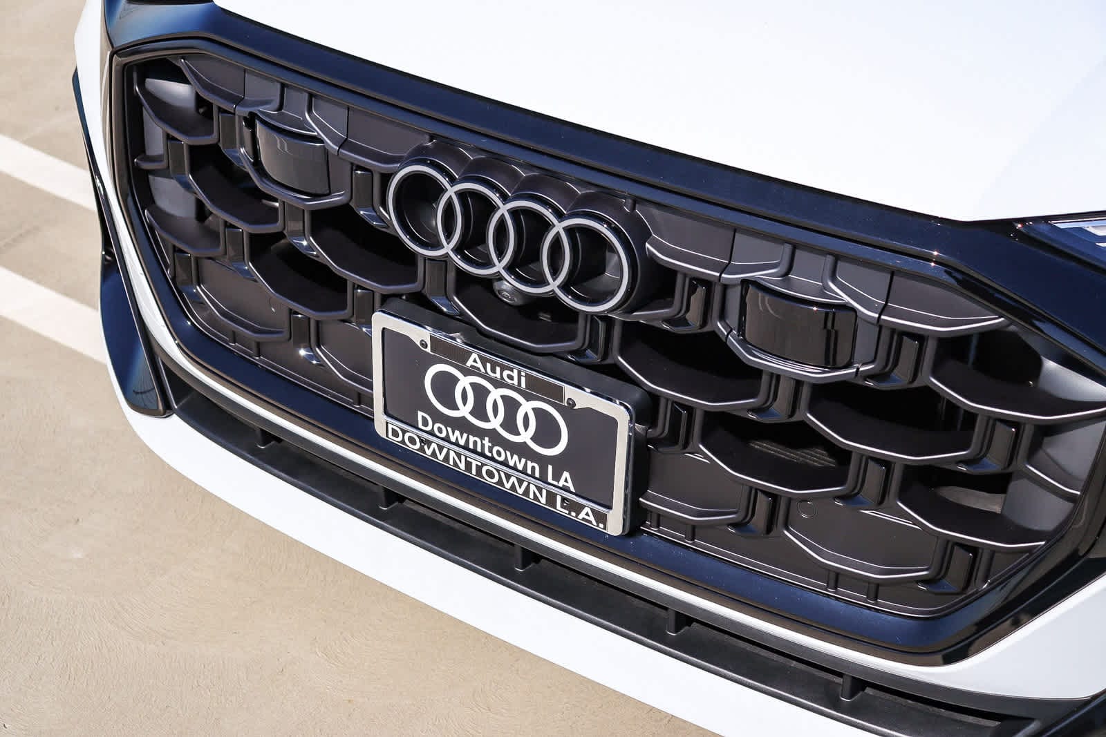 Thumbnail: 2026 Audi Q8 - 8