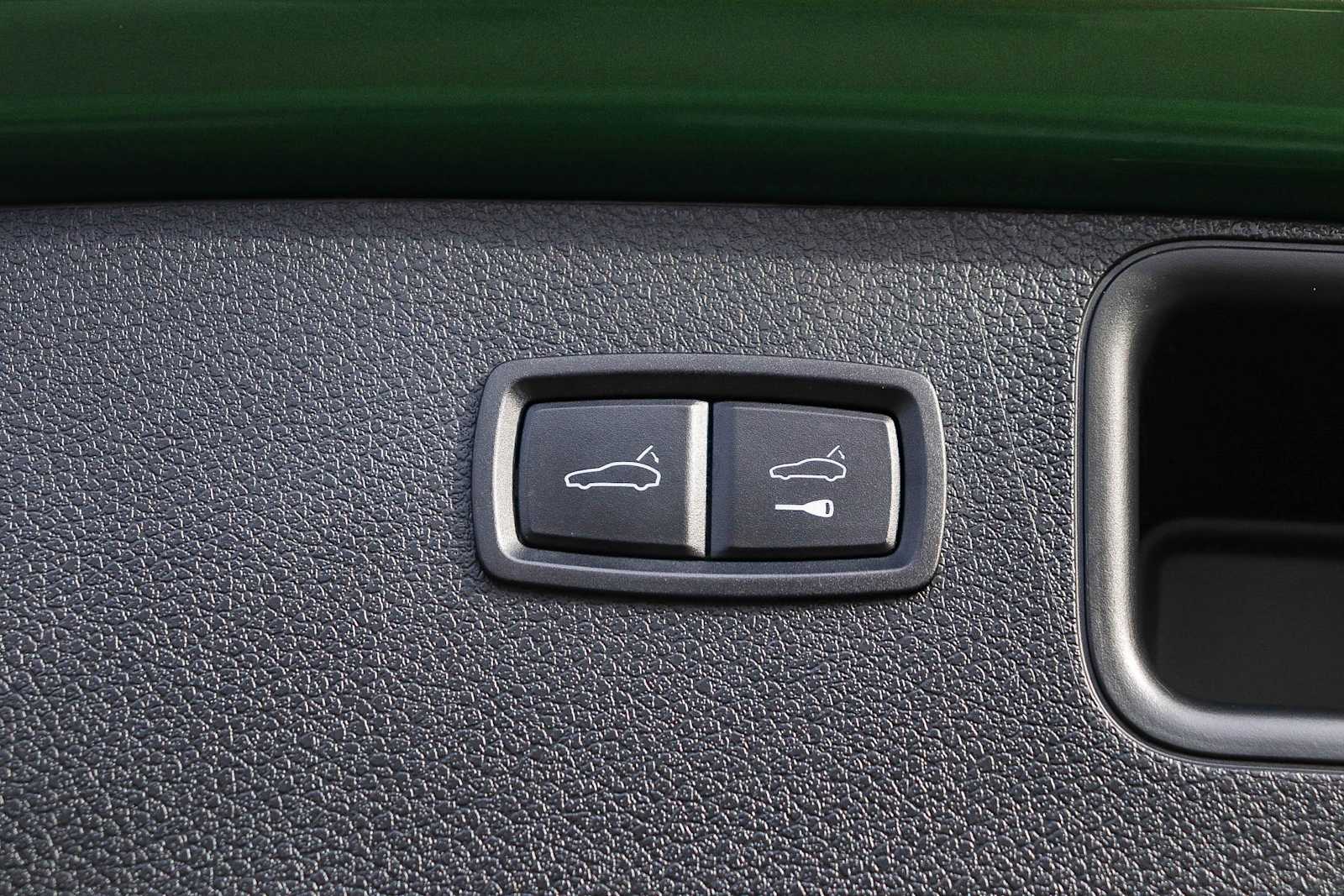 Thumbnail: 2021 Porsche Macan - 36