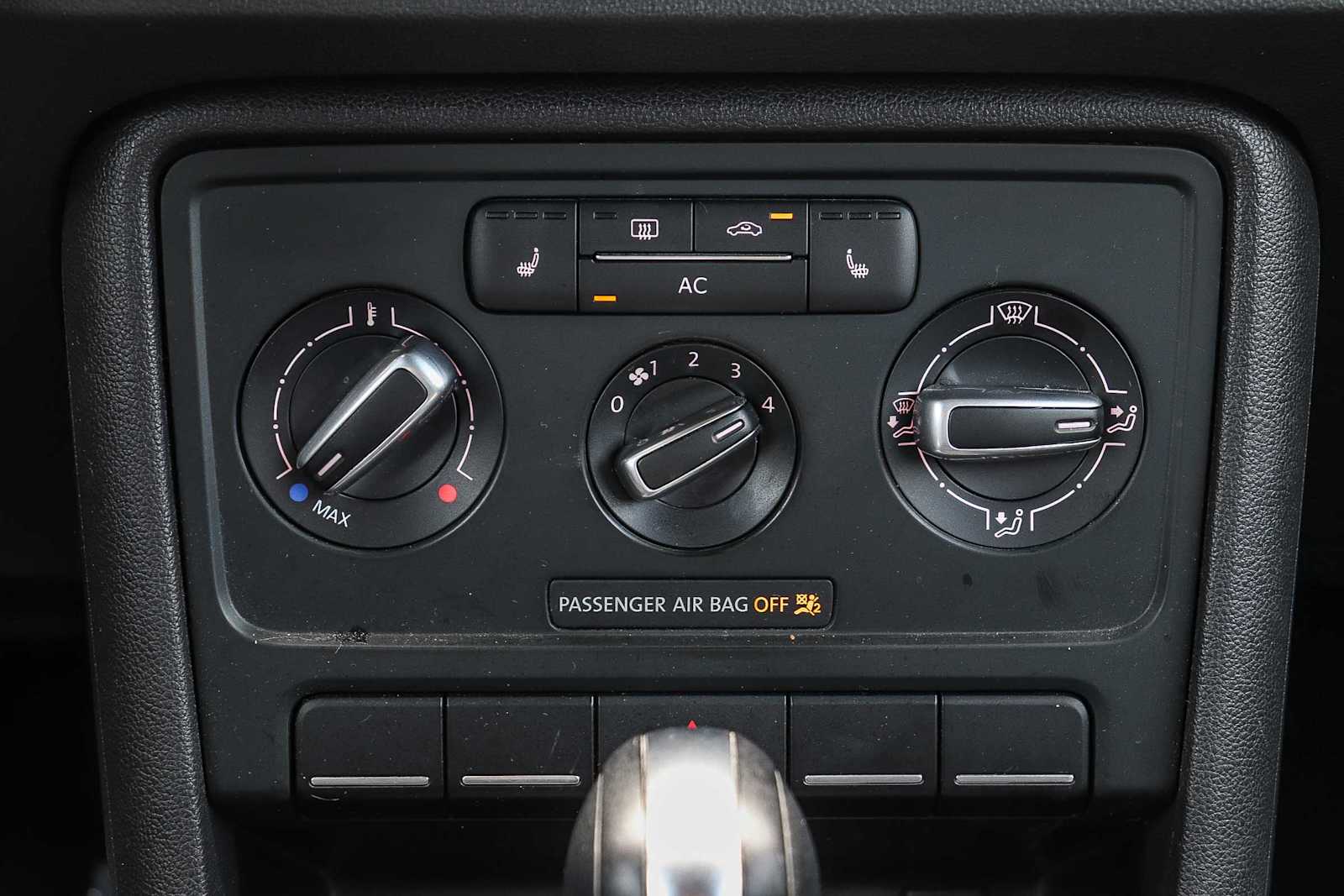 Thumbnail: 2012 Volkswagen Beetle - 18
