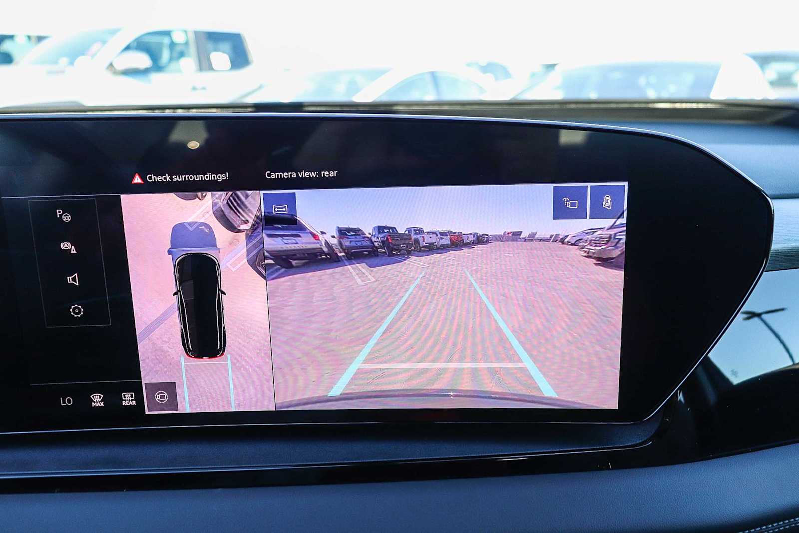 Thumbnail: 2025 Audi Q6 e-tron - 32