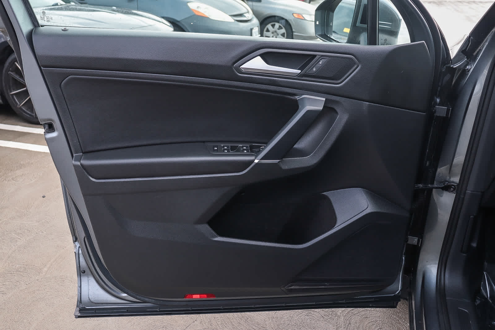 Thumbnail: 2020 Volkswagen Tiguan - 28