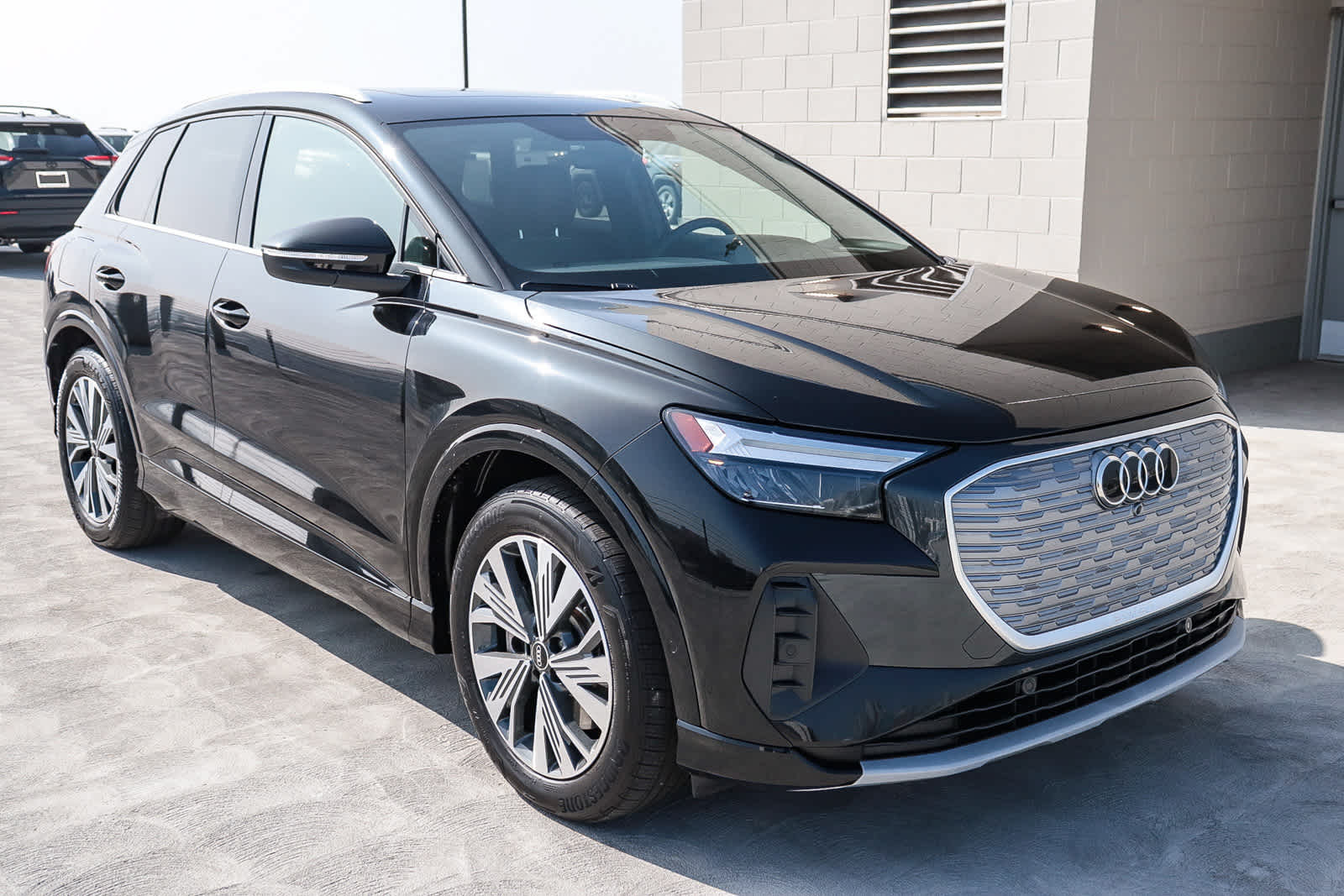 Thumbnail: 2023 Audi Q4 e-tron - 3