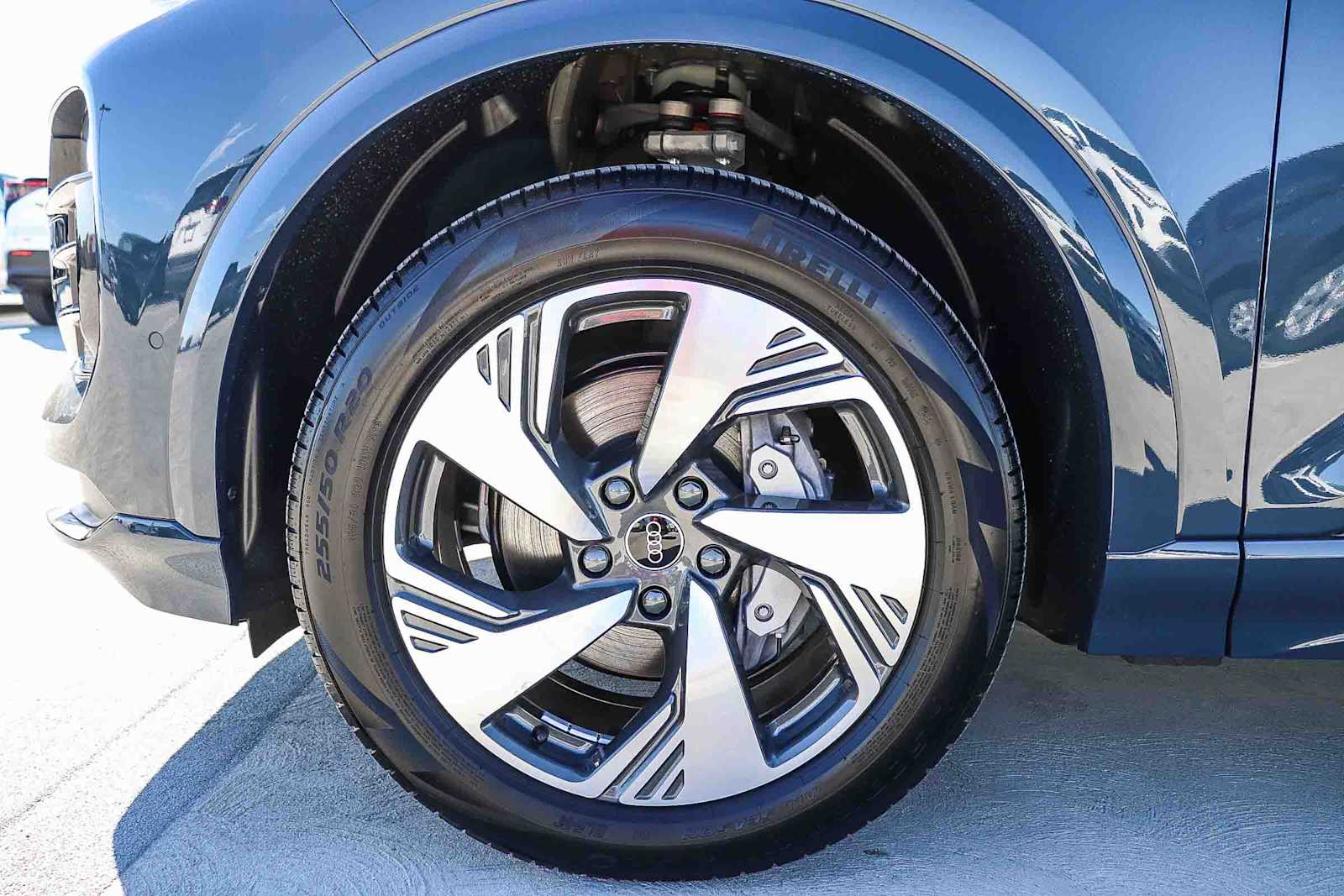 Thumbnail: 2025 Audi Q6 e-tron - 14