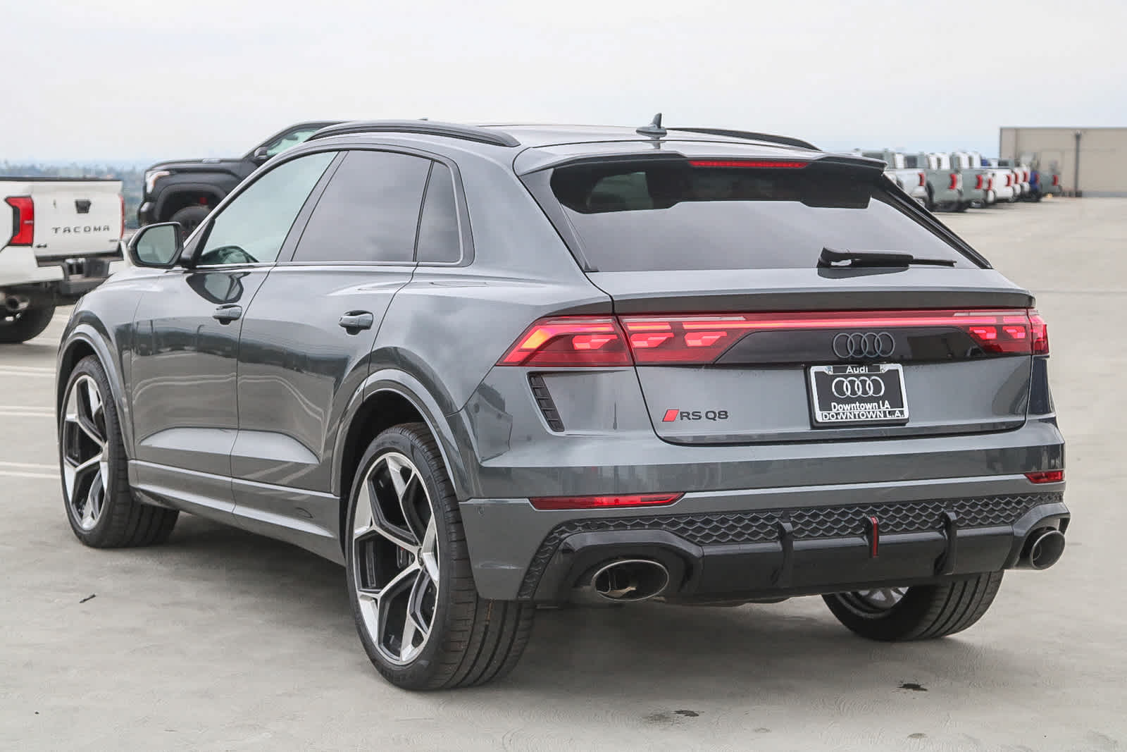 Thumbnail: 2025 Audi RS Q8 - 8