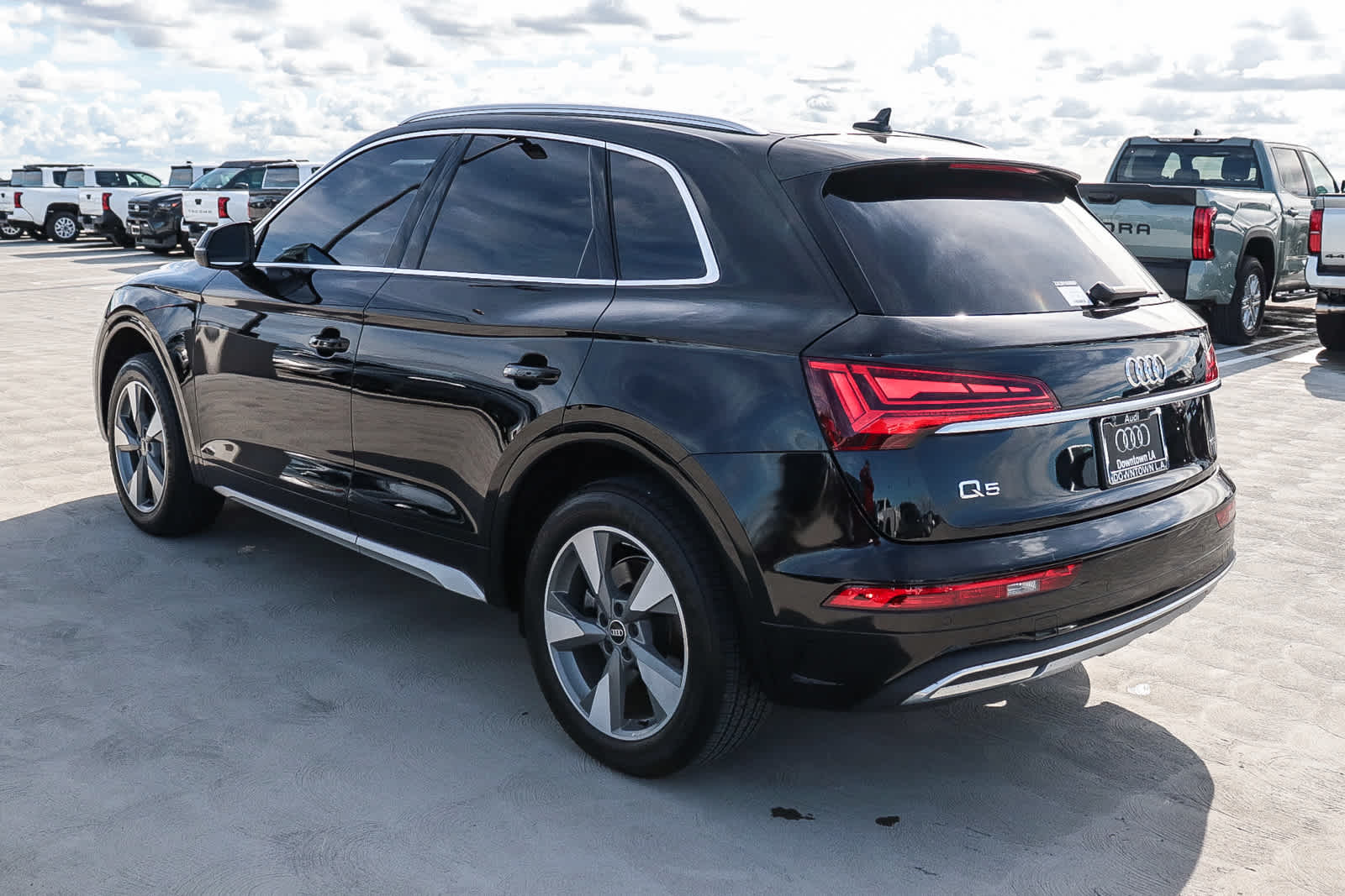 Thumbnail: 2023 Audi Q5 - 9