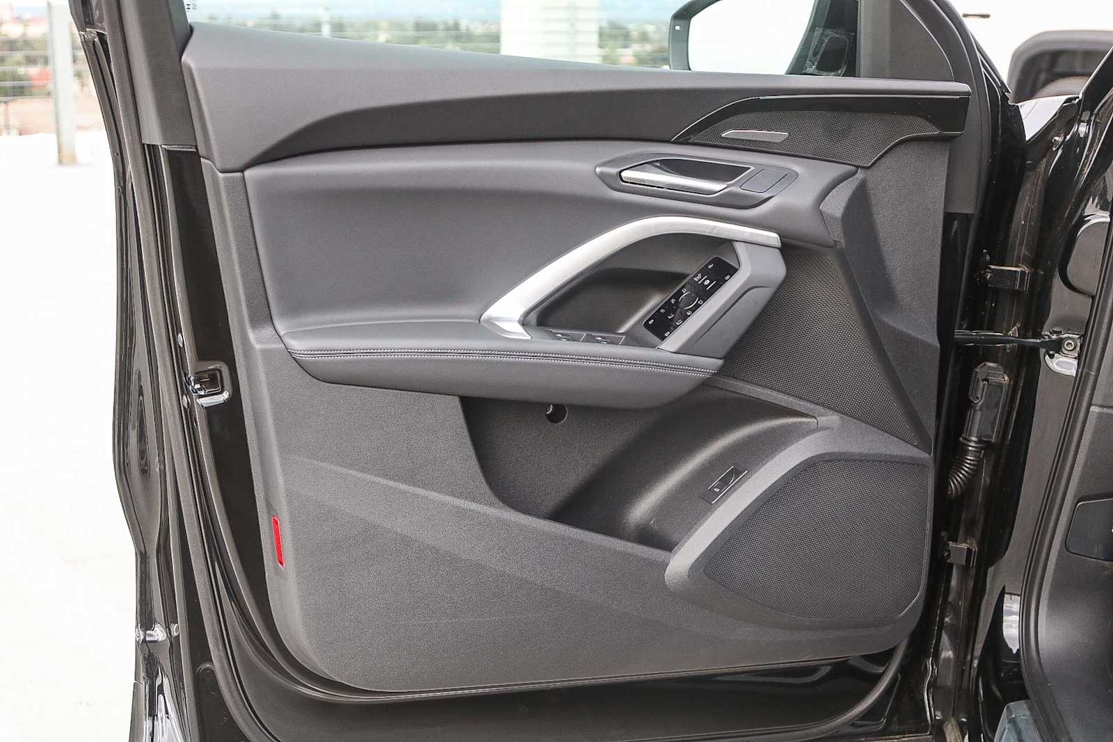 Thumbnail: 2025 Audi Q5 - 22