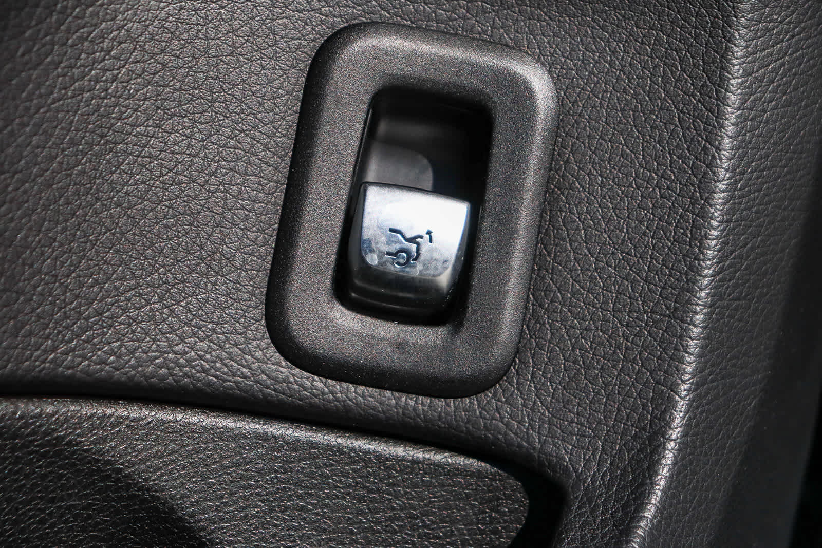 Thumbnail: 2018 Mercedes-Benz C-Class - 26