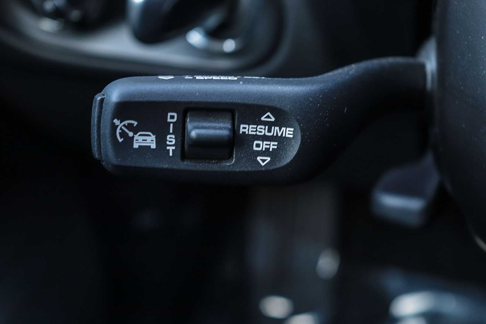 Thumbnail: 2023 Porsche Macan - 30