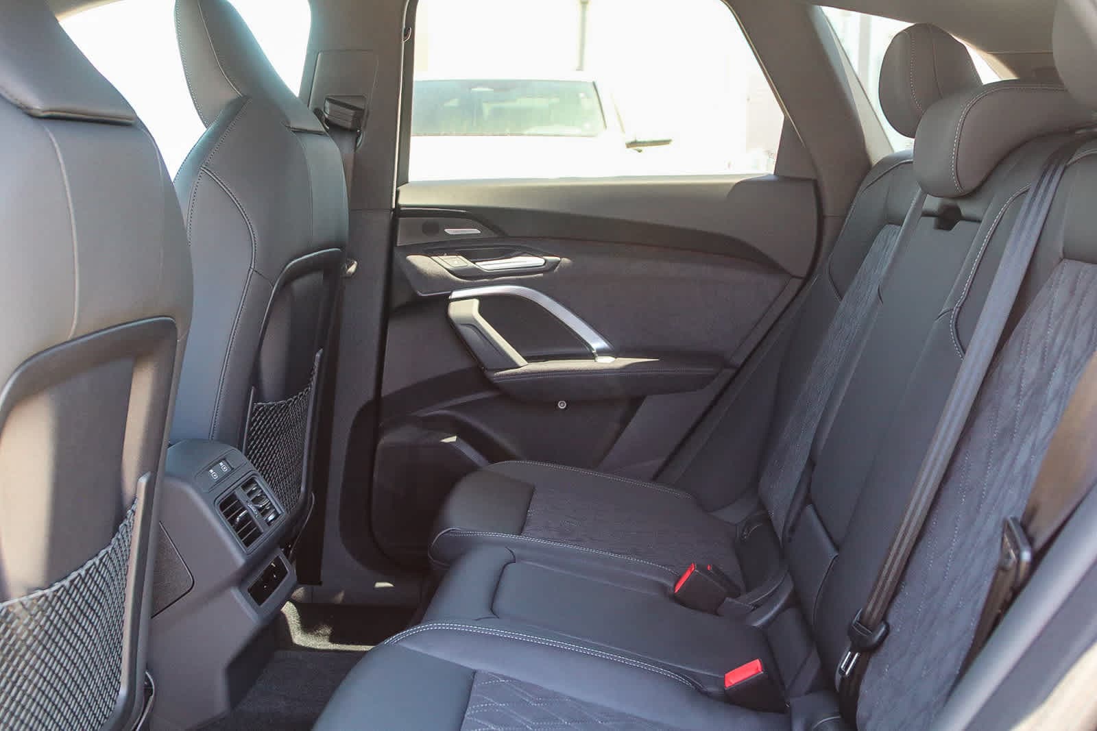 Thumbnail: 2025 Audi SQ5 - 18