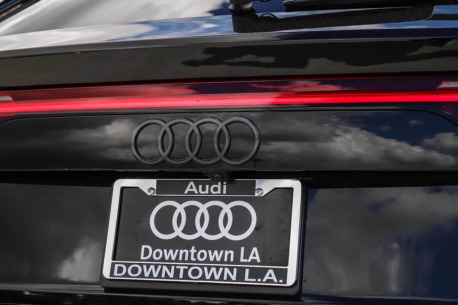 Thumbnail: 2026 Audi Q8 - 11