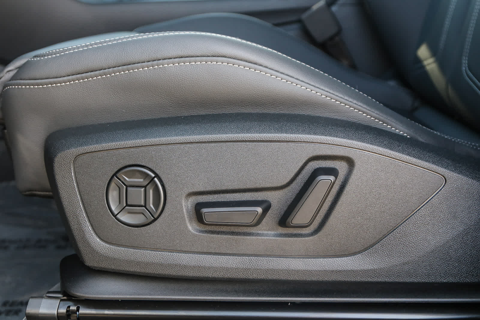 Thumbnail: 2025 Audi Q3 - 30