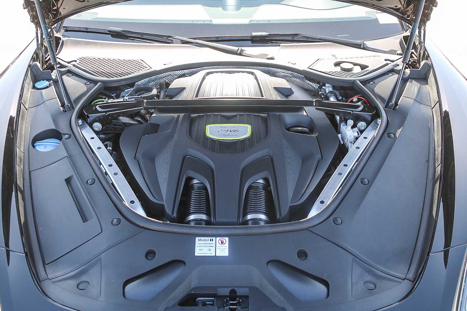Thumbnail: 2020 Porsche Panamera - 34