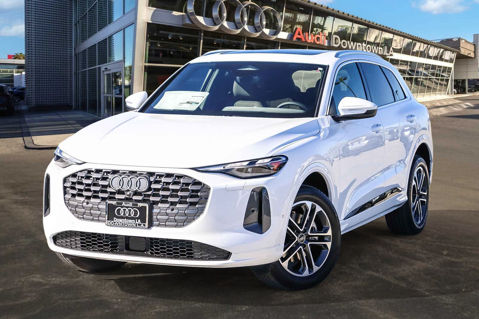 2025 Audi New Q5 Premium's photo