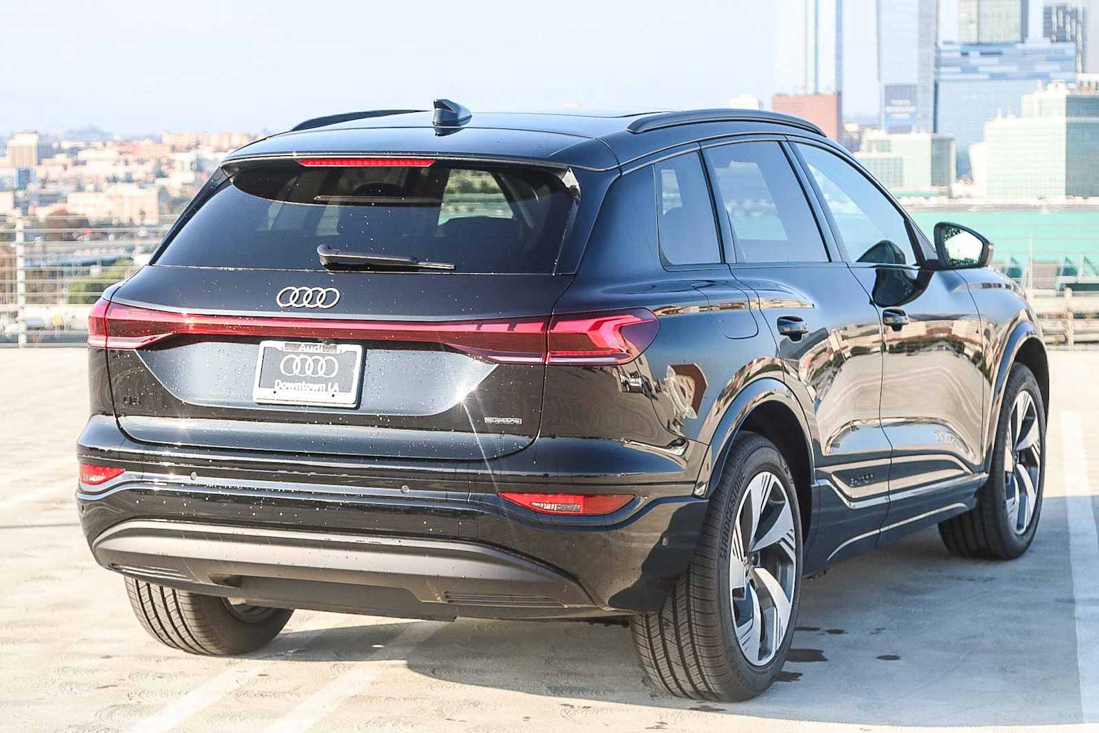 Thumbnail: 2025 Audi Q6 e-tron - 6