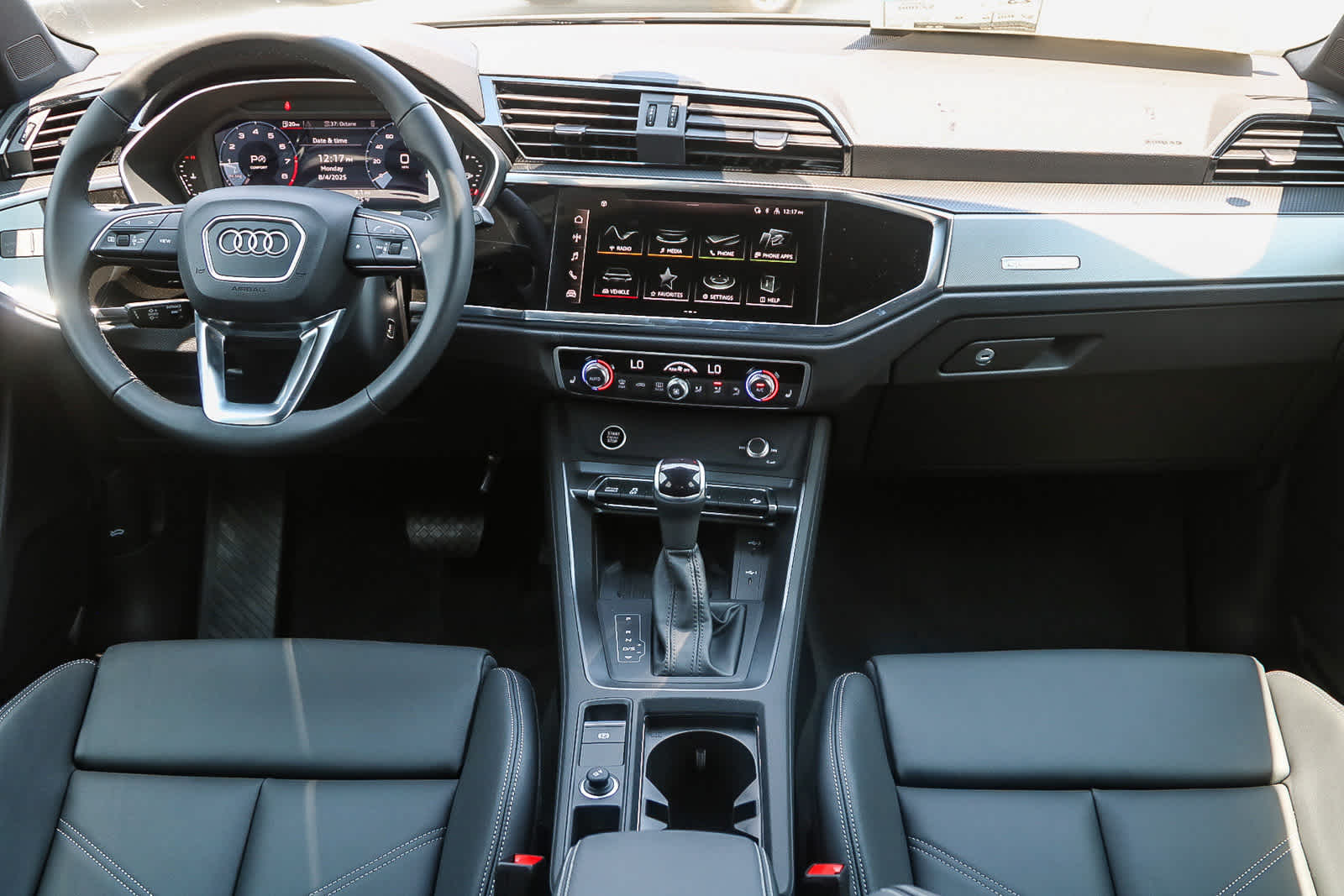 Thumbnail: 2025 Audi Q3 - 12