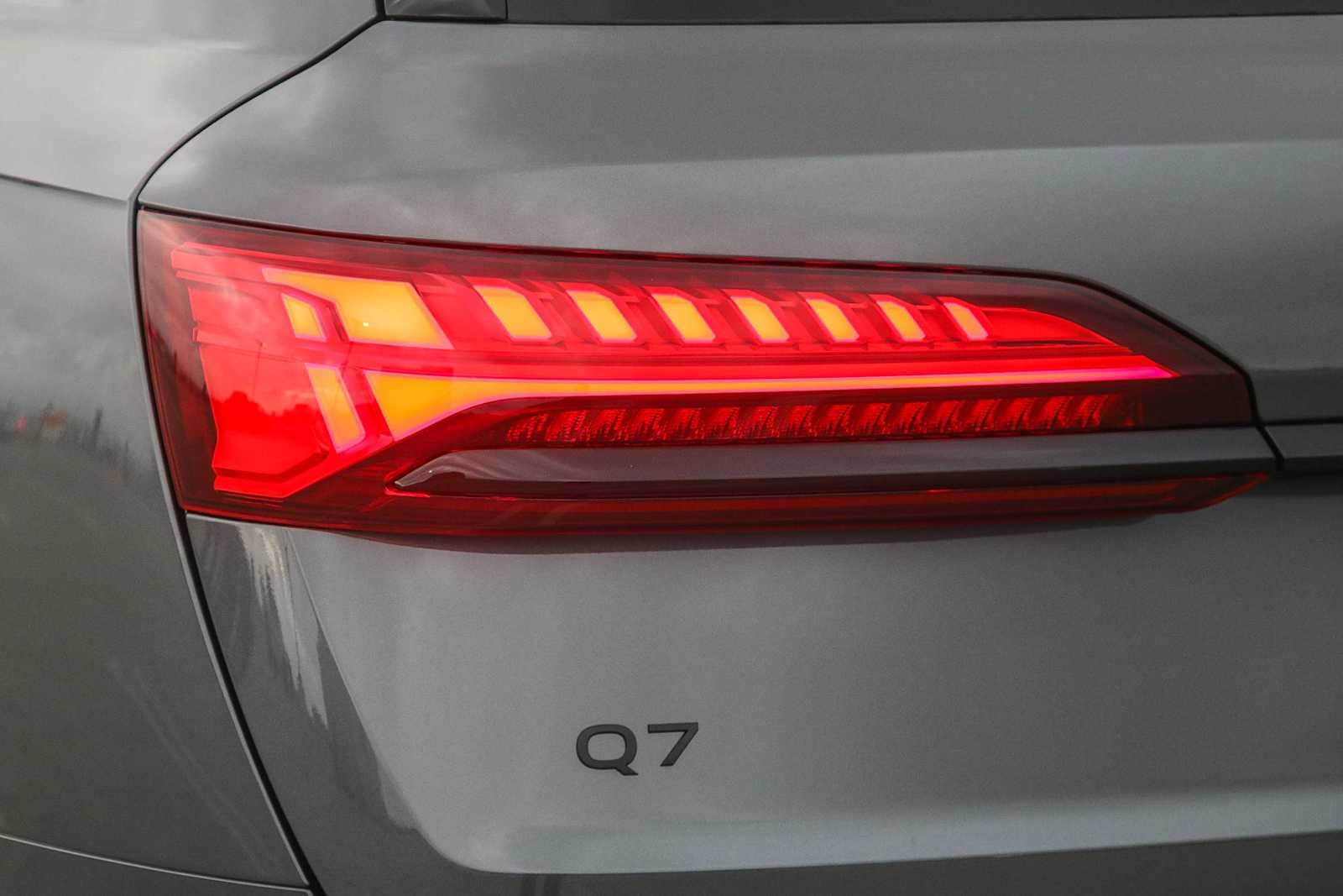 Thumbnail: 2026 Audi Q7 - 10