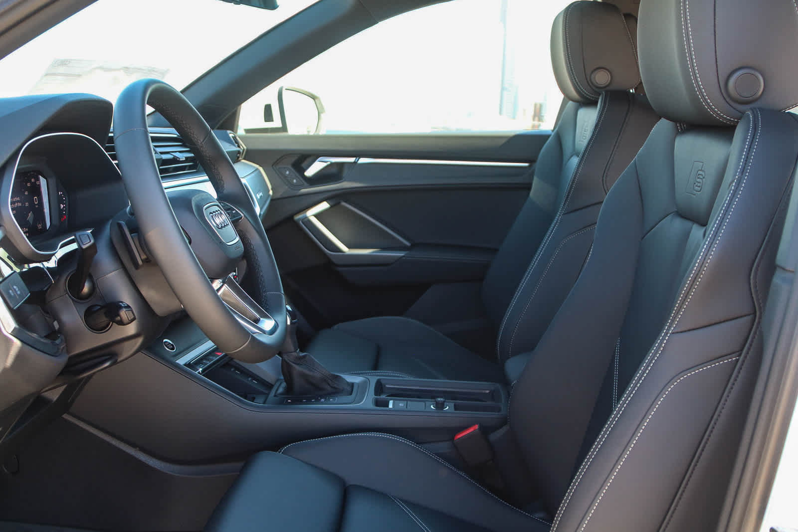 Thumbnail: 2025 Audi Q3 - 26