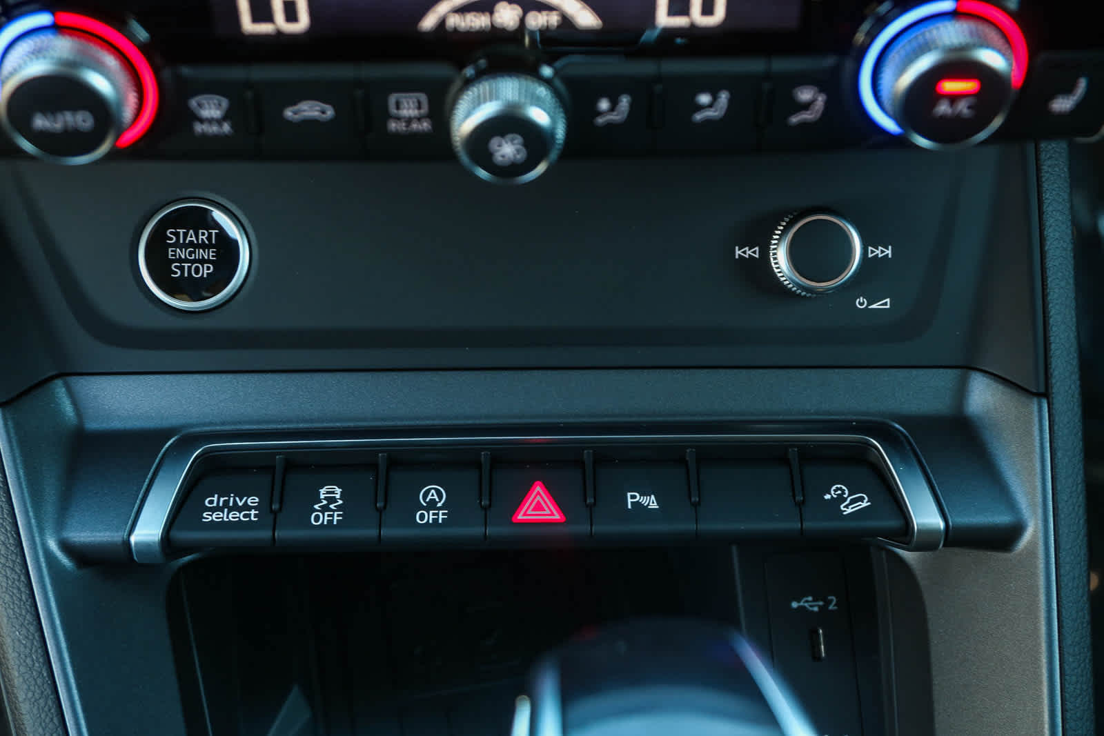 Thumbnail: 2025 Audi Q3 - 27