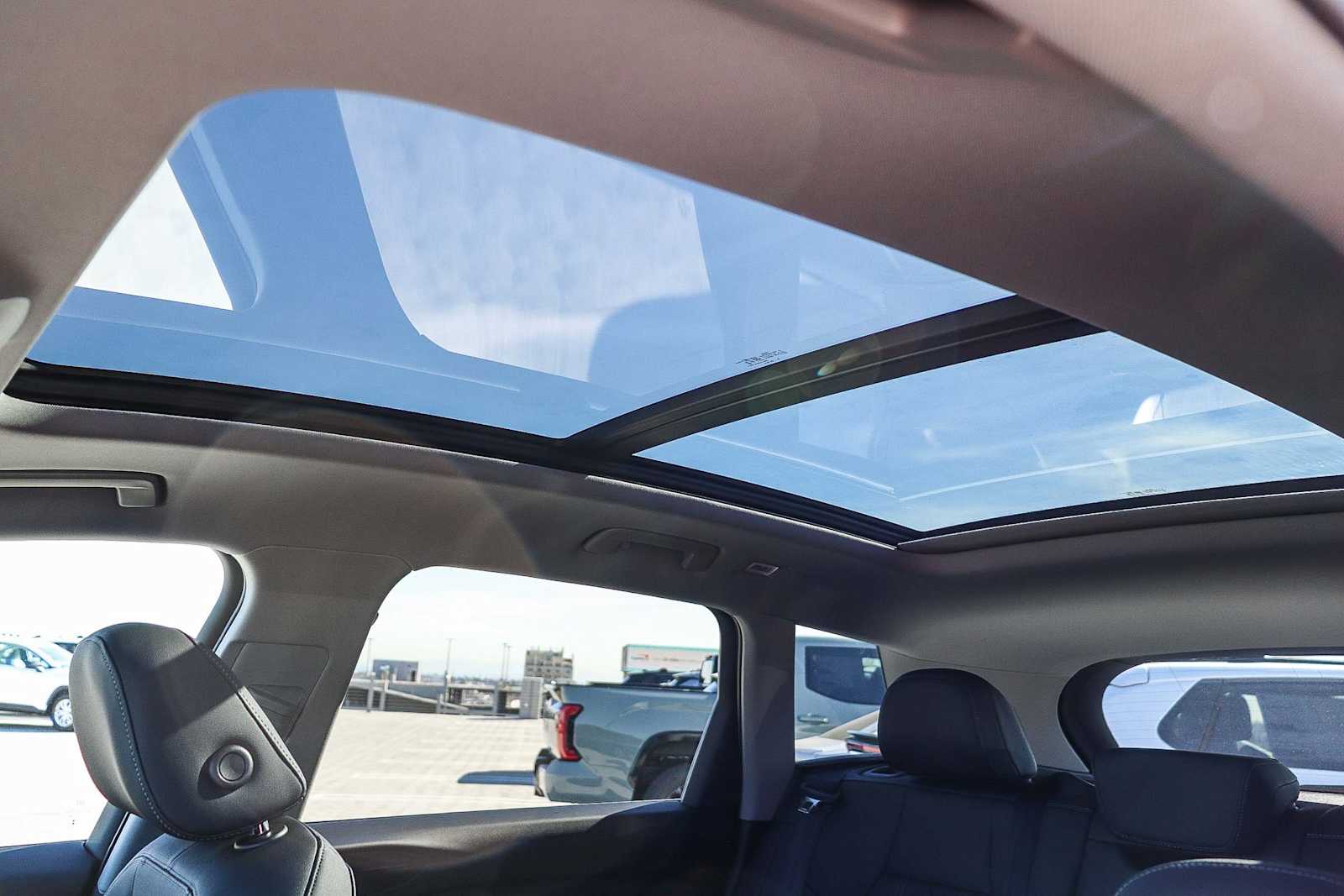 Thumbnail: 2025 Audi Q6 e-tron - 34