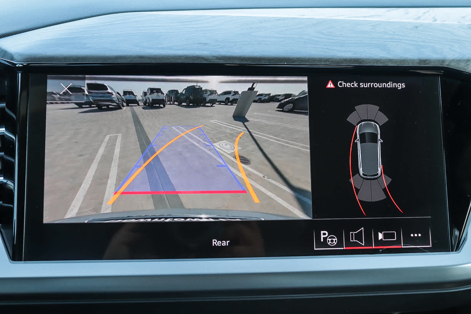 Thumbnail: 2023 Audi Q4 e-tron - 39