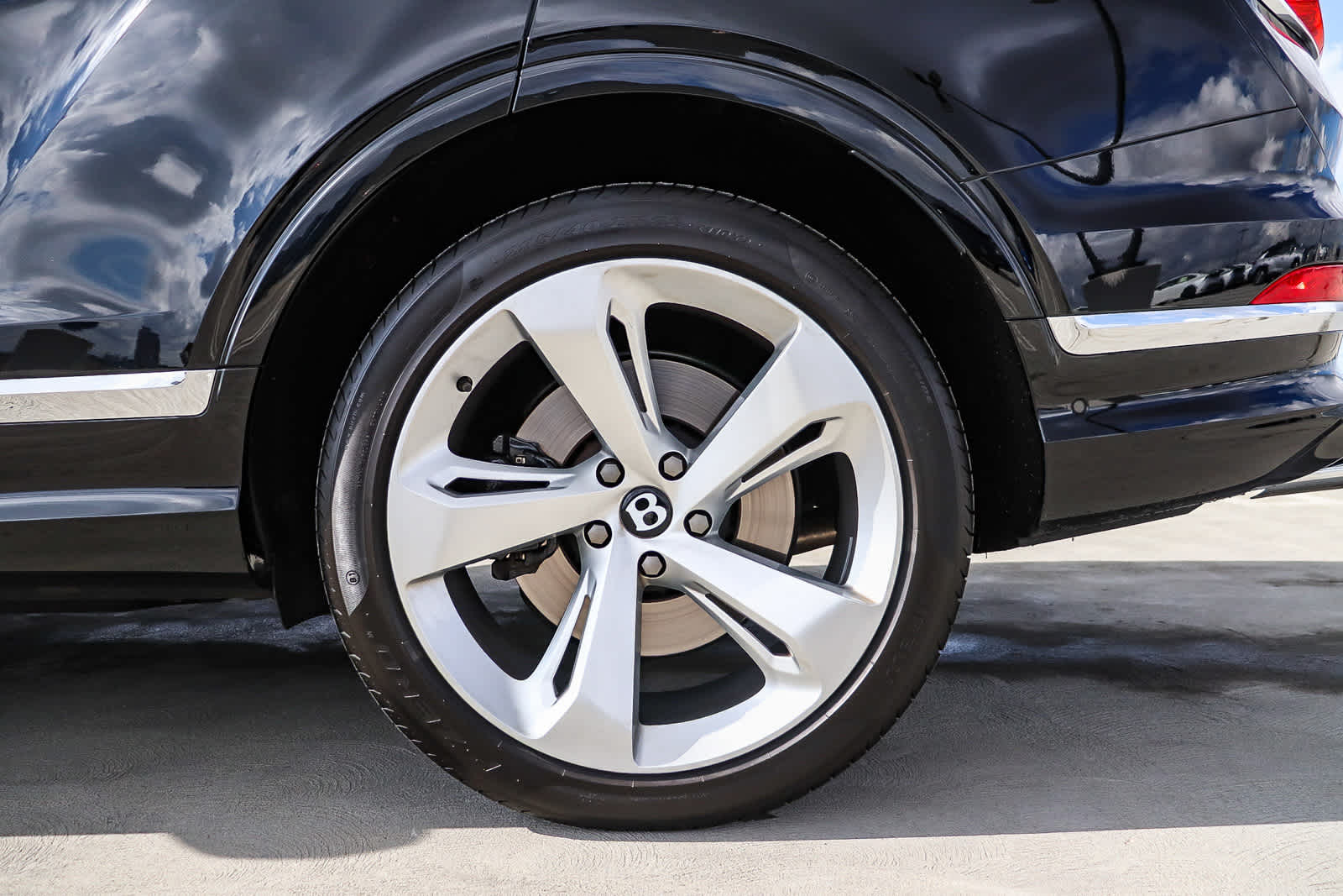 Thumbnail: 2021 Bentley Bentayga - 13