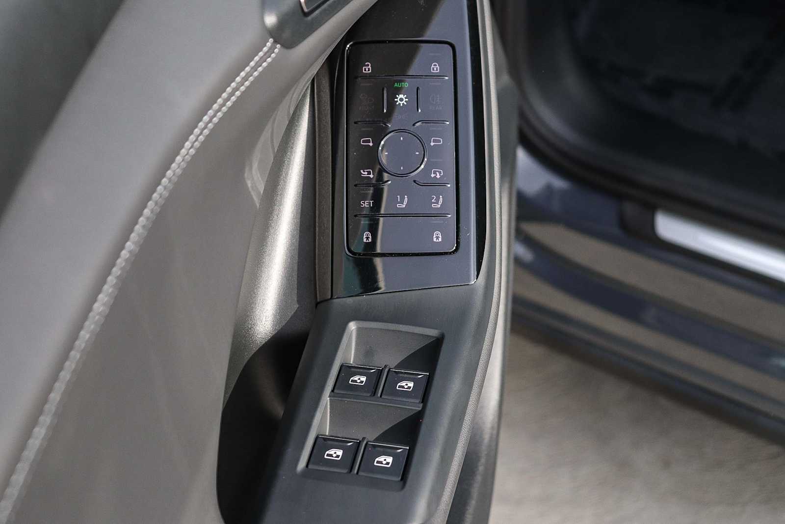 Thumbnail: 2025 Audi Q6 e-tron - 26