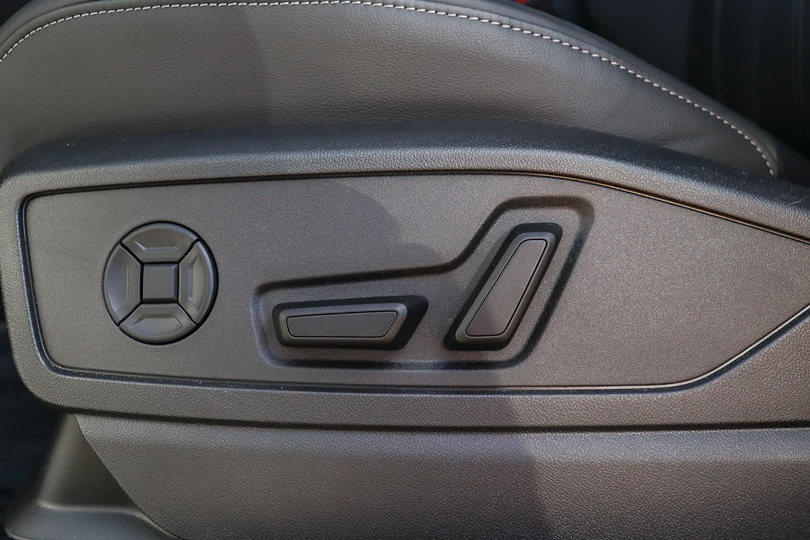 Thumbnail: 2025 Audi Q5 - 24