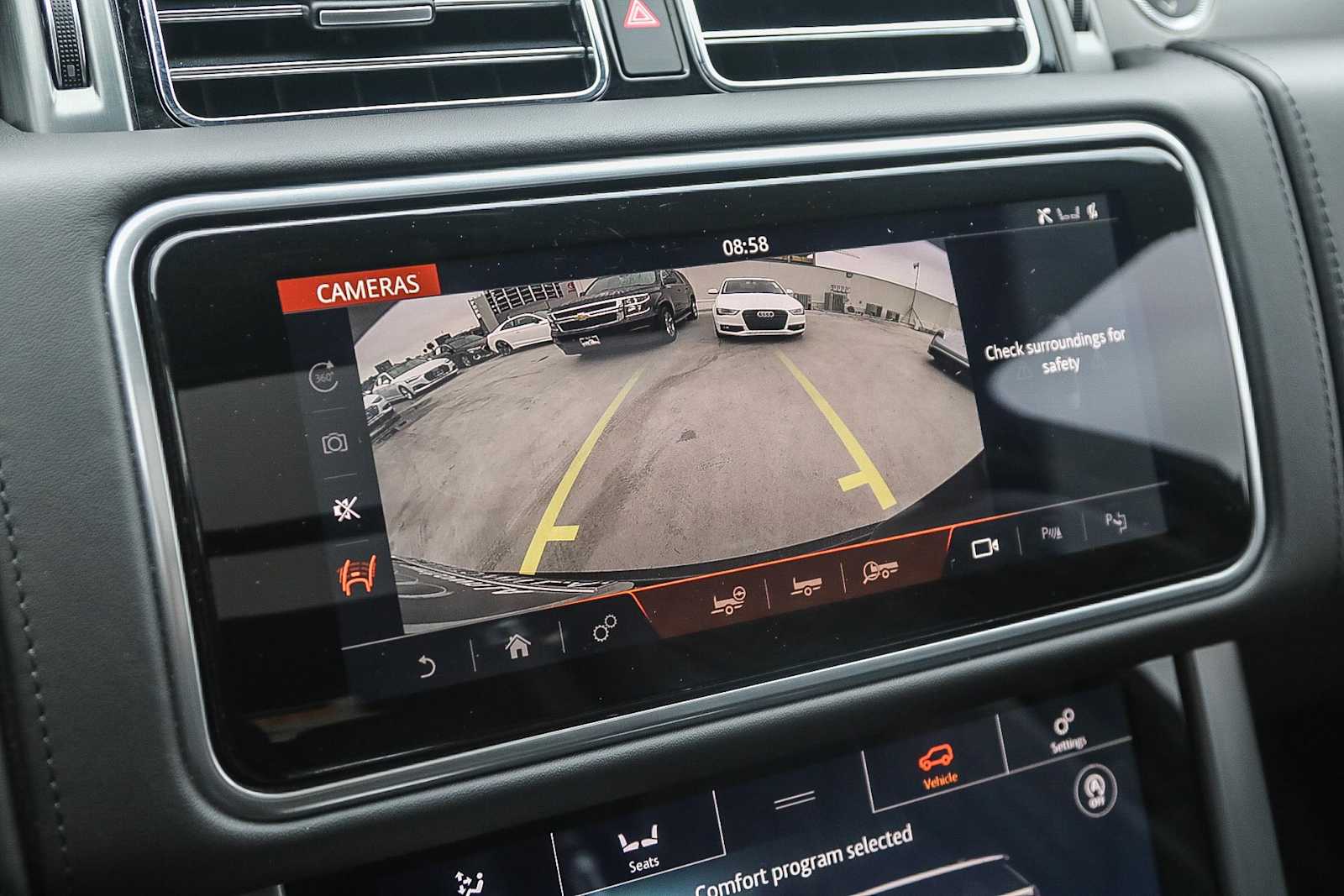 Thumbnail: 2021 Land Rover Range Rover - 28