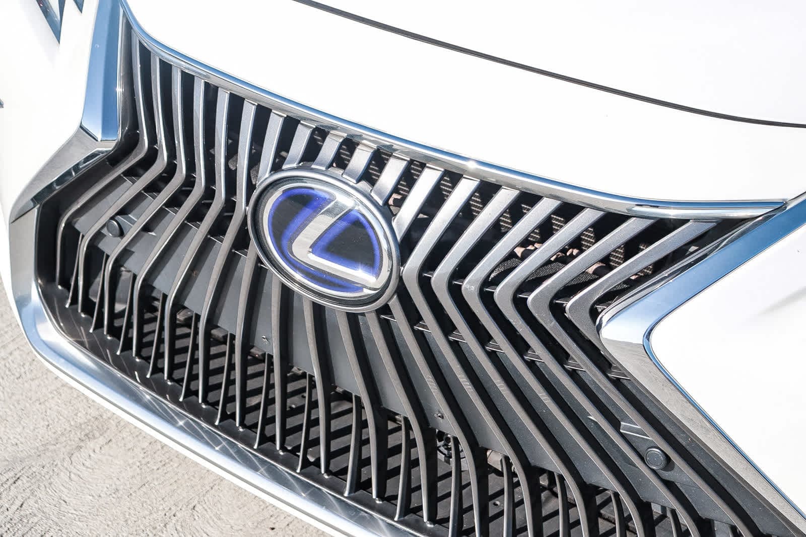 Thumbnail: 2021 Lexus ES - 5