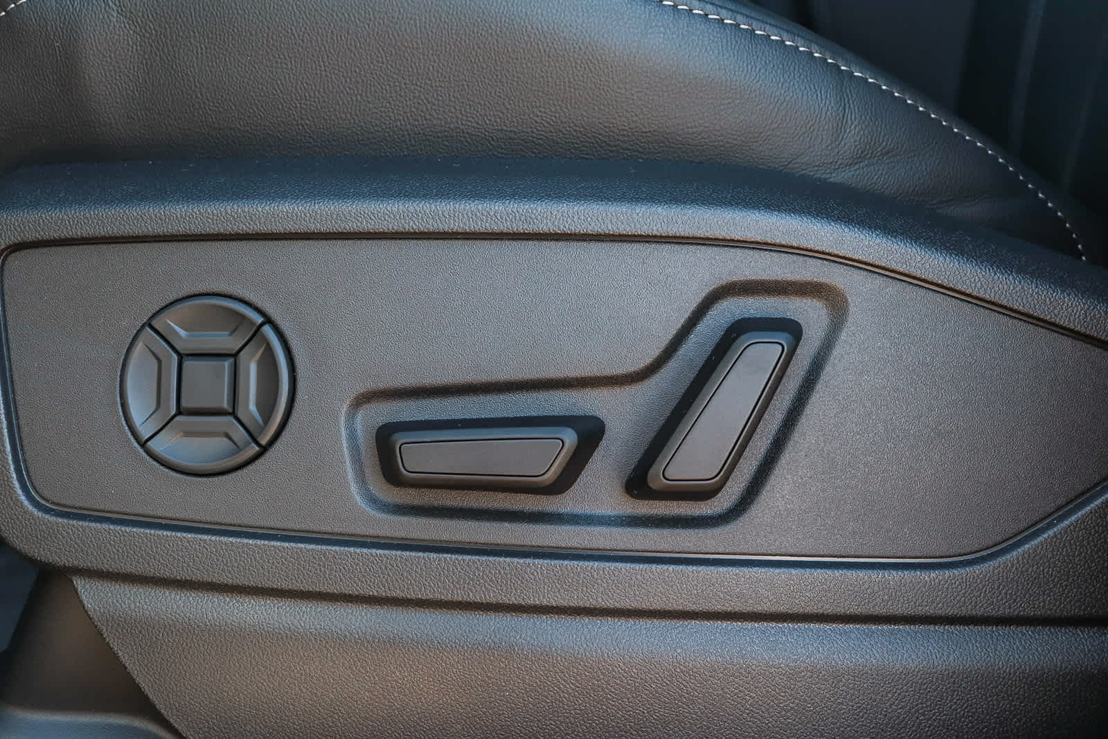 Thumbnail: 2025 Audi Q5 - 26