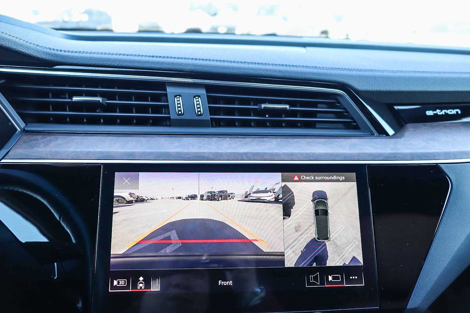 Thumbnail: 2022 Audi e-tron - 35