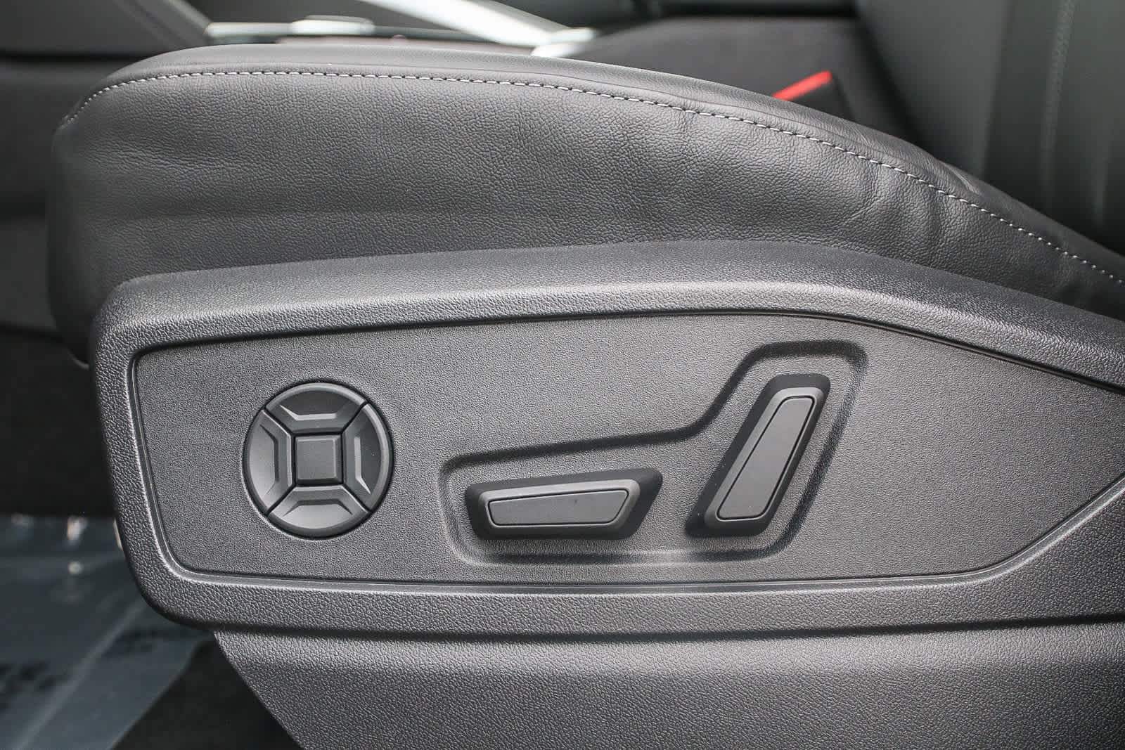 Thumbnail: 2025 Audi Q5 - 21