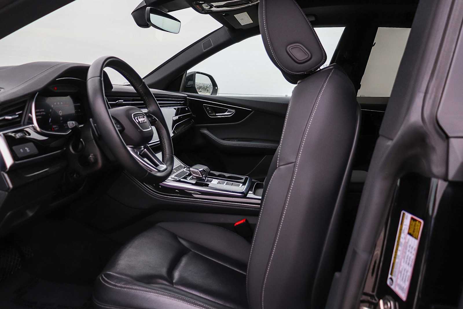 Thumbnail: 2023 Audi Q8 - 24