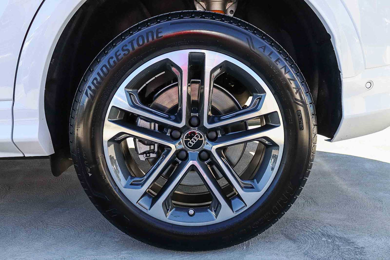 Thumbnail: 2025 Audi Q5 - 13