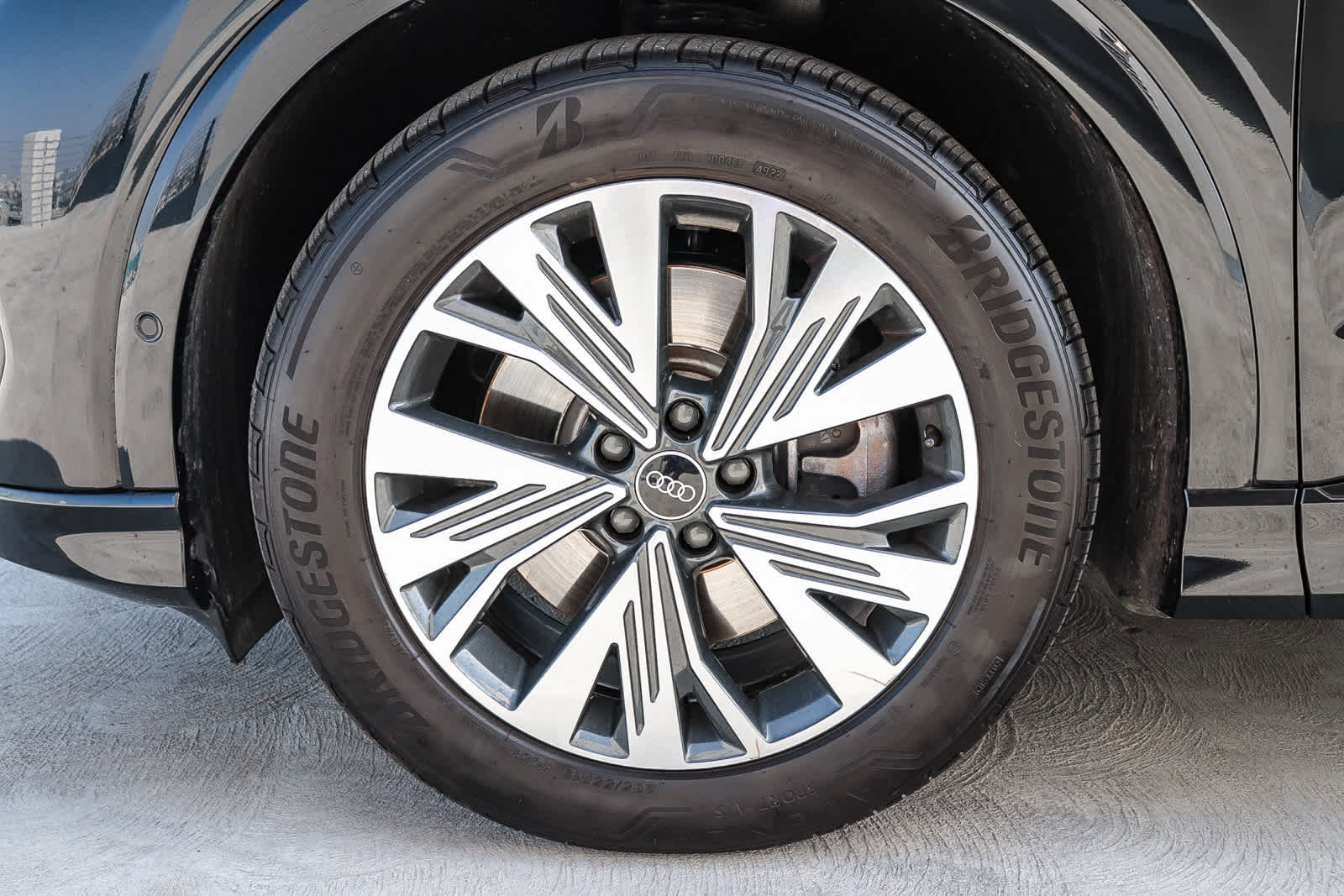 Thumbnail: 2023 Audi Q4 e-tron - 14