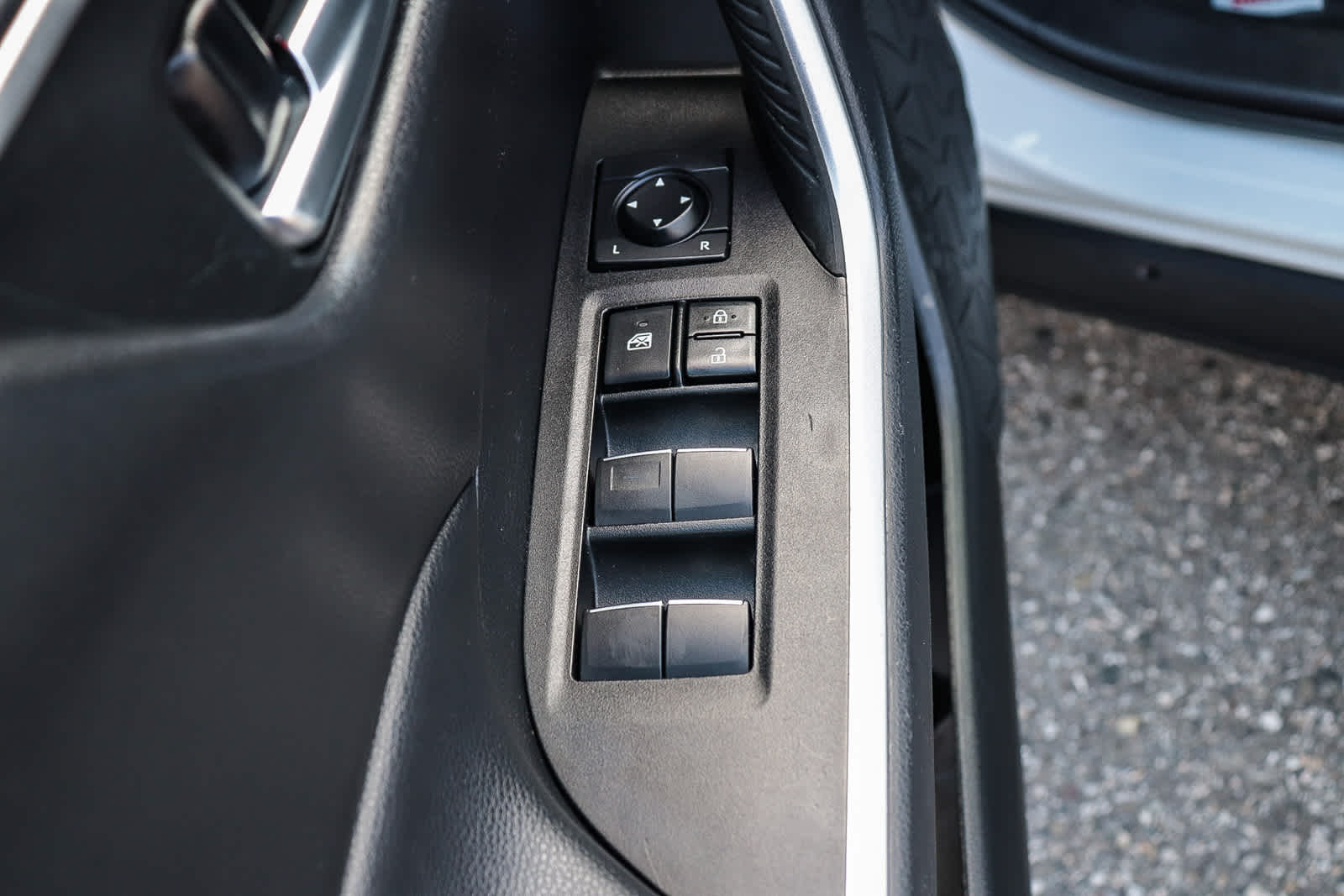 Thumbnail: 2021 Toyota RAV4 - 27